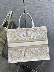 Dior Large Book Tote Dior Rêve d'Infini Embroidery with Gold-Tone Metallic Thread - 4