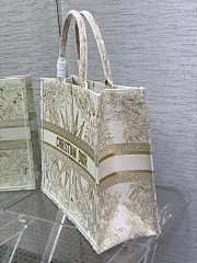 Dior Large Book Tote Dior Rêve d'Infini Embroidery with Gold-Tone Metallic Thread - 3