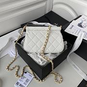 Chanel Clutch with Chain White Caviar Leather 12x17.5x5.5 cm - 4