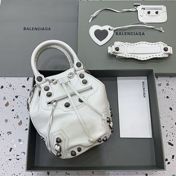 Balenciaga Le Cagole Small Bucket Bag In White Lambskin size 30x23x17 cm