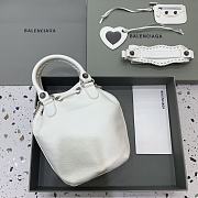 Balenciaga Le Cagole Small Bucket Bag In White Lambskin size 30x23x17 cm - 4