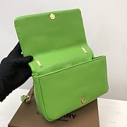 Burberry Quilted Lola Crossbody Bag Green size 23 x 13 x 6 cm - 6