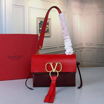 Valentino Garavani V-Ring Small Shoulder Bag Red size 24 x 16 x 10 cm