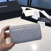 Chanel 19 Medium Flap Wallet Grey Lambskin Quilted size 16.5 x 9 cm - 5