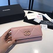 Chanel 19 Medium Flap Wallet Pink Lambskin Quilted size 16.5 x 9 cm - 1