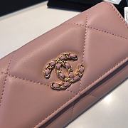 Chanel 19 Medium Flap Wallet Pink Lambskin Quilted size 16.5 x 9 cm - 3