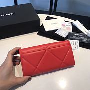 Chanel 19 Medium Flap Wallet Hot Red Lambskin Quilted size 16.5 x 9 cm - 4
