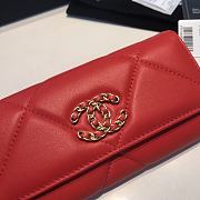Chanel 19 Medium Flap Wallet Hot Red Lambskin Quilted size 16.5 x 9 cm - 2