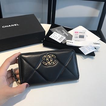 Chanel 19 Zipped Wallet Black Lambskin Quilted size 16.5 x 9 cm