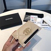 Chanel 19 Card Holder Beige Lambskin Quilted size 7.5 x 11 cm - 4