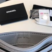 Chanel 19 Card Holder Grey Lambskin Quilted size 7.5 x 11 cm - 6