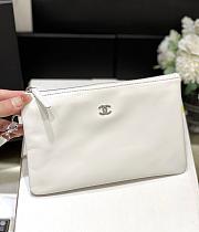 Chanel 22 Handbag White Shiny Calfskin & Silver-Tone Metal AS3260 39x42x8 cm - 6