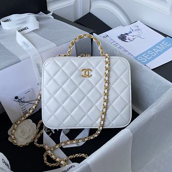 Chanel Vanity Case in White Lambskin AS3319 size 16x20.5x7.5 cm