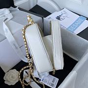 Chanel Vanity Case in White Lambskin AS3319 size 16x20.5x7.5 cm - 6
