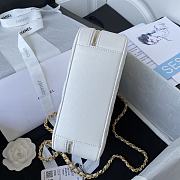 Chanel Vanity Case in White Lambskin AS3319 size 16x20.5x7.5 cm - 5