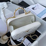 Chanel Vanity Case in White Lambskin AS3319 size 16x20.5x7.5 cm - 2