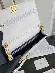 Chanel WOC White Lambskin size 12 x 19 x 3.5 cm - 5