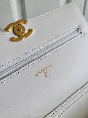 Chanel WOC White Lambskin size 12 x 19 x 3.5 cm - 2