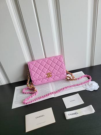 Chanel WOC Pink Lambskin size 12 x 19 x 3.5 cm