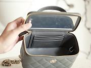 Chanel Top Handle Vanity Case With Chain Gray size 17x9.5x8 cm - 2