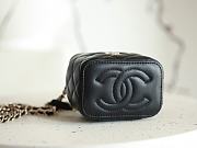 Chanel Small Top Handle Vanity Case With Chain Black size 11x8.5x7 cm - 4