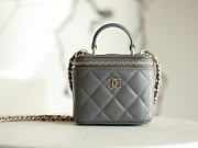 Chanel Small Top Handle Vanity Case With Chain Gray size 11x8.5x7 cm - 1