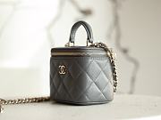 Chanel Small Top Handle Vanity Case With Chain Gray size 11x8.5x7 cm - 4