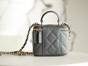 Chanel Small Top Handle Vanity Case With Chain Gray size 11x8.5x7 cm - 2