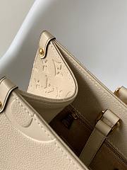 Louis Vuitton Onthego MM Cream size 35 x 27 x 14 cm - 4