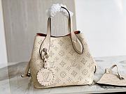 LV Blossom PM Cream Beige Mahina Leather M21909 size 20x20x12.5 cm - 2