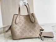 LV Blossom PM Beige/Grey Mahina Leather M21849 size 20x20x12.5 cm - 4