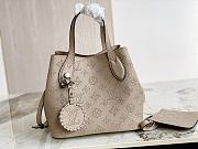 LV Blossom PM Beige/Grey Mahina Leather M21849 size 20x20x12.5 cm - 2