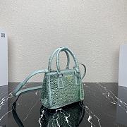 Prada Galleria Satin Mini-Bag With Crystals Green size 20 x 14.5 x 9.5 cm - 5