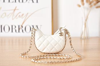 Chanel Clutch With Chain White Lambskin & Shiny Light Gold Metal