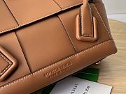 Bottega Veneta Small Arco Brown Leather Size 33 x 21 x 9 cm - 4