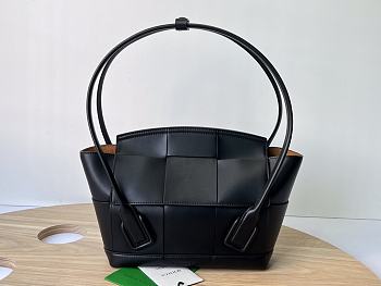 Bottega Veneta Small Arco Black Leather Size 33 x 21 x 9 cm