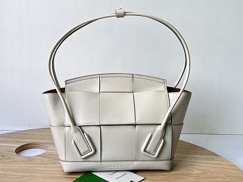 Bottega Veneta Small Arco White Leather Size 33 x 21 x 9 cm