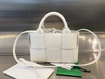 Bottega Veneta Candy Arco Tote Bag White 20x13x7 cm