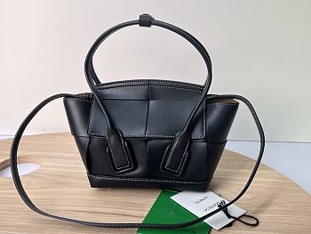 Bottega Veneta Mini Arco Black Leather with Strap 29x16x6 cm
