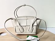 Bottega Veneta Mini Arco White Leather with Strap 29x16x6 cm - 1