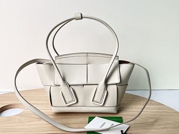 Bottega Veneta Mini Arco White Leather with Strap 29x16x6 cm