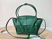 Bottega Veneta Mini Arco Green Leather with Strap 29x16x6 cm - 1