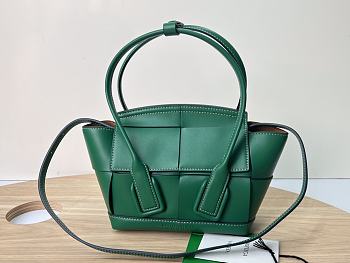 Bottega Veneta Mini Arco Green Leather with Strap 29x16x6 cm