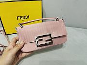 Fendi Baguette Phone Pouch Pink size 19 x 14 x 4 cm - 5
