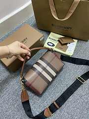 Burberry Check and Leather Top Handle Note Bag Dark Birch Brown 24x8x14 cm - 4