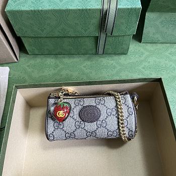 Gucci Coin Purse With Double G Strawberry size 12.5x6x6 cm