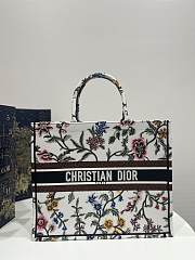 Dior Large Book Tote White Multicolor Dior Petites Fleurs Embroidery - 1