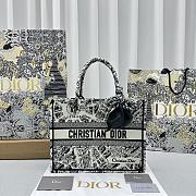 Dior Medium Book Tote White and Black Plan de Paris Embroidery 37x28x16 cm - 1
