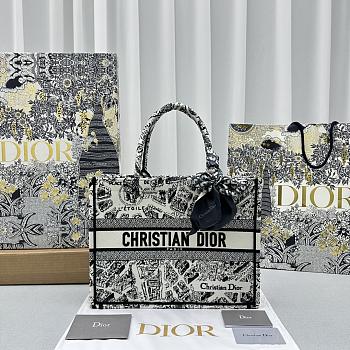 Dior Medium Book Tote White and Black Plan de Paris Embroidery 37x28x16 cm