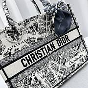 Dior Medium Book Tote White and Black Plan de Paris Embroidery 37x28x16 cm - 2
